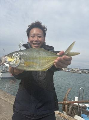 シマアジ