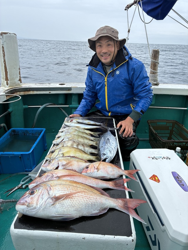 マダイ・シオ(カンパチ)・メイチダイ・ヤイトガツオ(スマ)