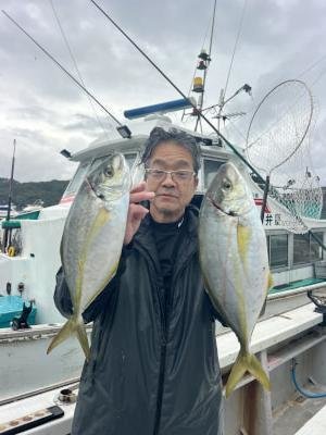 シマアジ