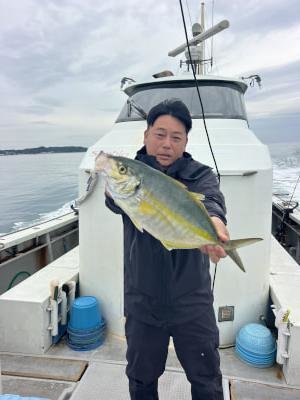 シマアジ
