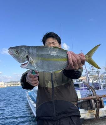 シマアジ