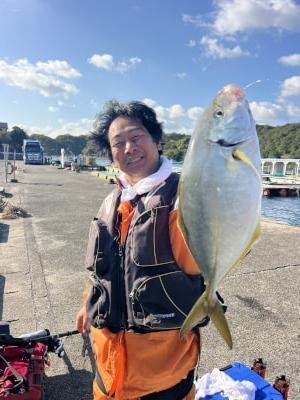 シマアジ