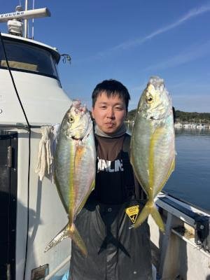 シマアジ