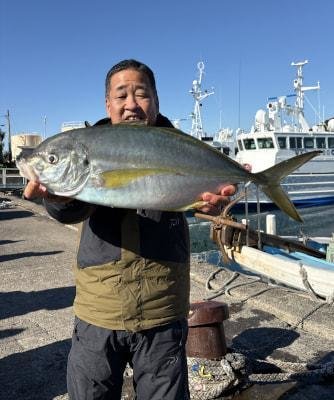 シマアジ
