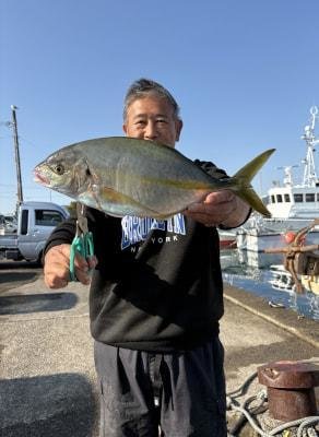 シマアジ