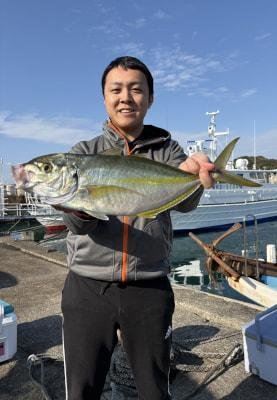 シマアジ