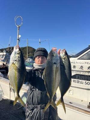 シマアジ