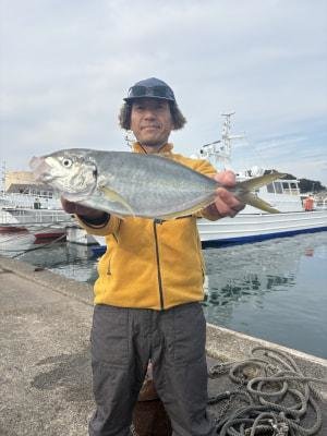 シマアジ