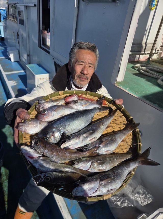 クロムツ・メダイ・ユメカサゴ・キンメダイ・シロムツ(オオメハタ)