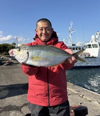 シマアジ