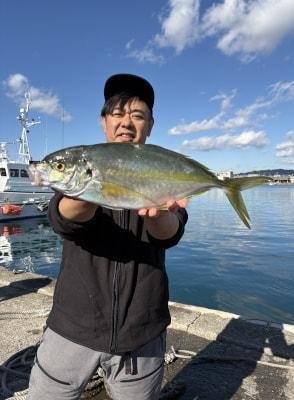 シマアジ