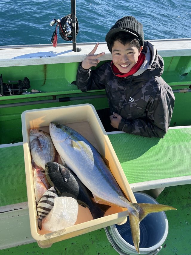 マダイ・ハナダイ(チダイ)・メジナ・ワラサ(ブリ)
