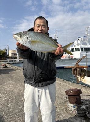 シマアジ