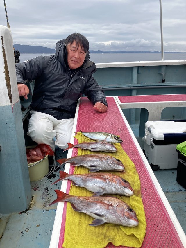 マダイ・マアジ