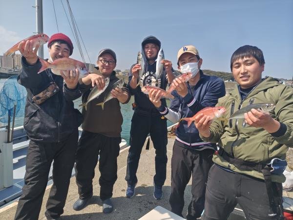 マダイ・マアジ