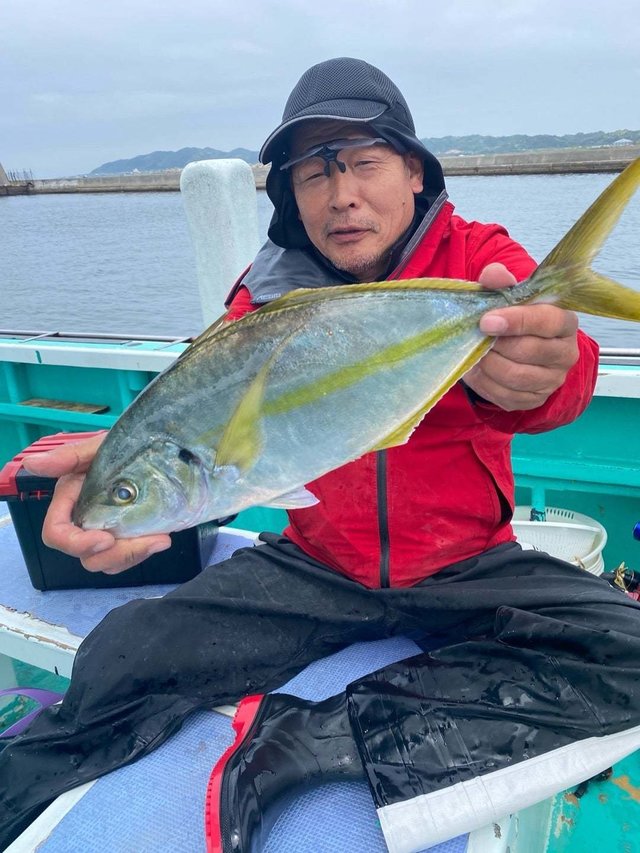 シマアジ