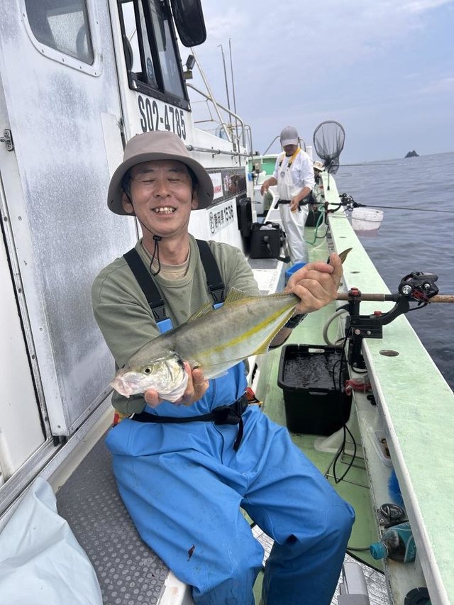 シマアジ