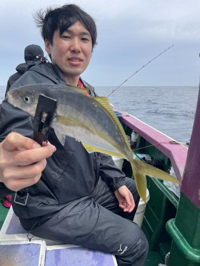シマアジ