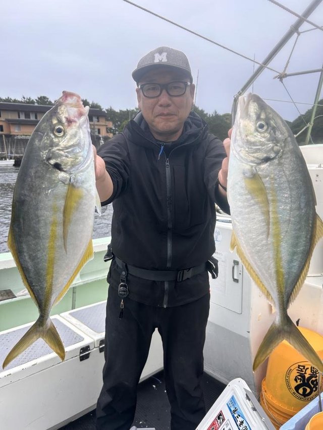 シマアジ