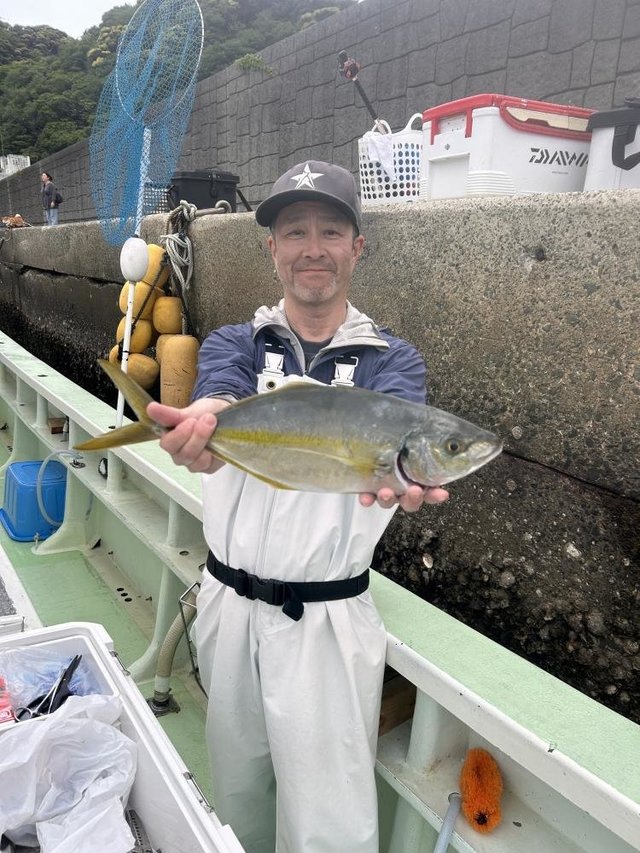 シマアジ