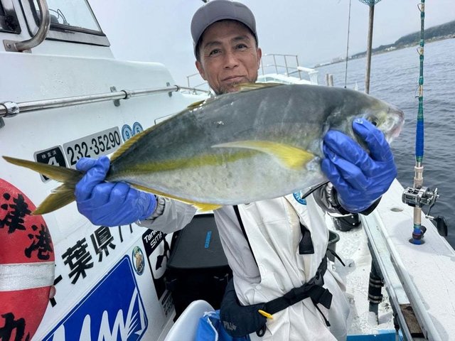 シマアジ