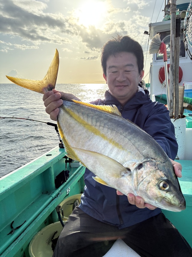 シマアジ