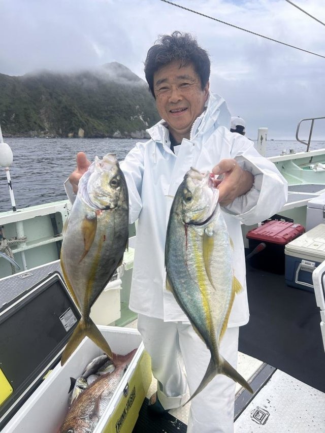 シマアジ