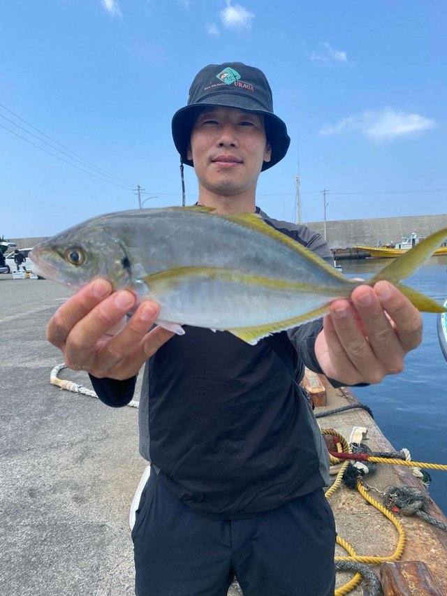 シマアジ