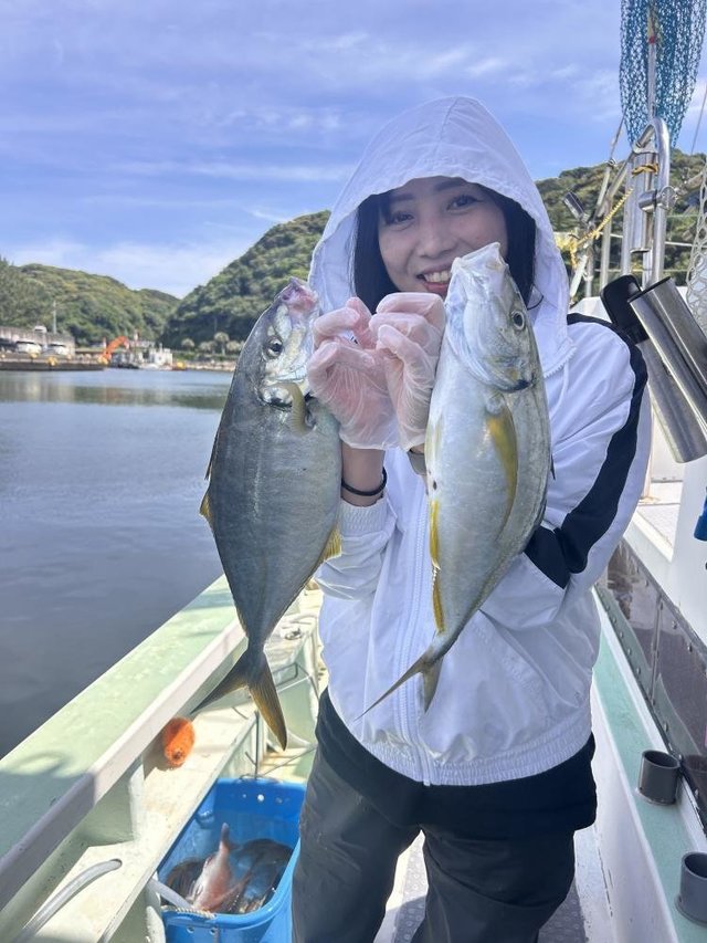シマアジ