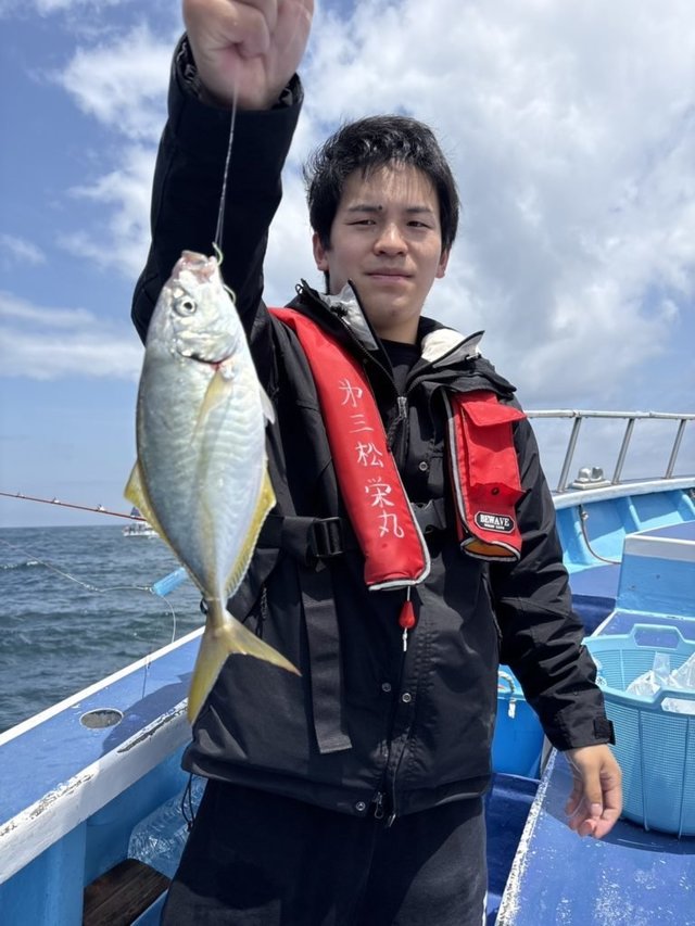 シマアジ