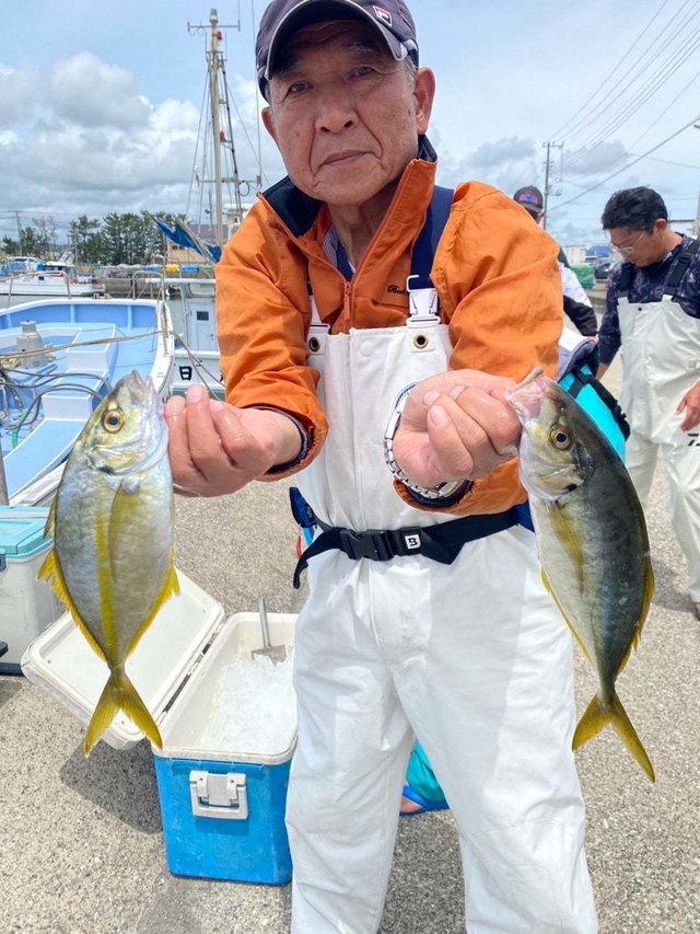 シマアジ