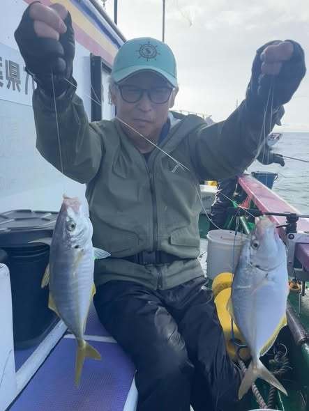 シマアジ