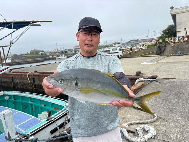 シマアジ