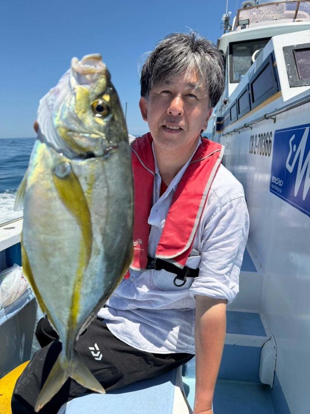 シマアジ
