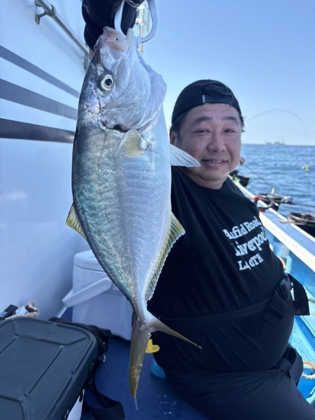 シマアジ