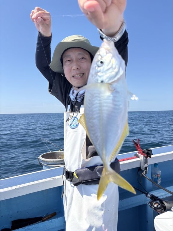 シマアジ