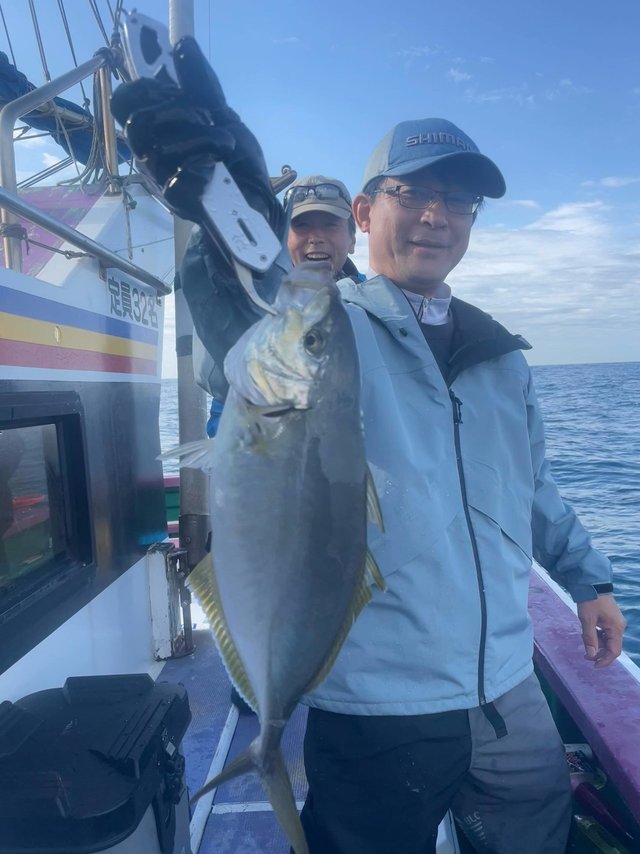 シマアジ