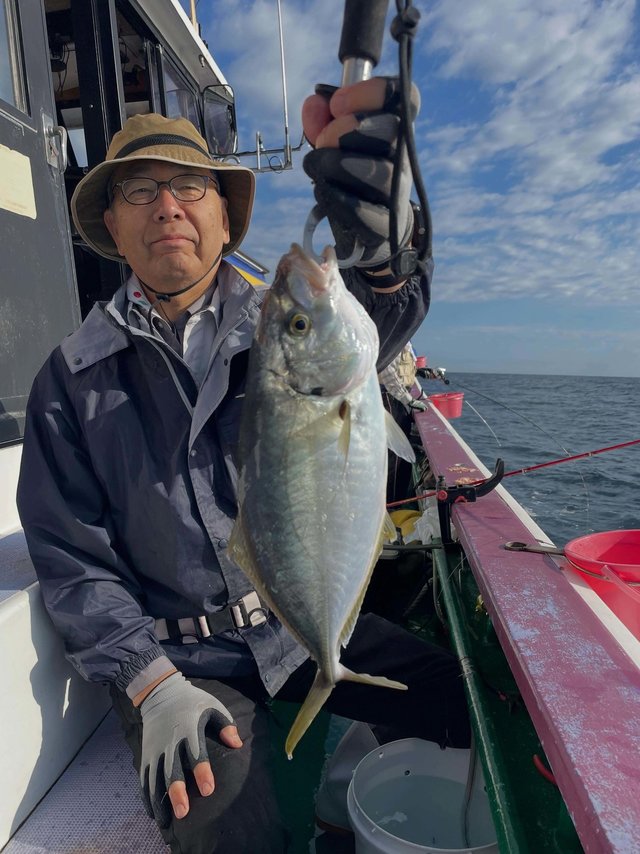 シマアジ