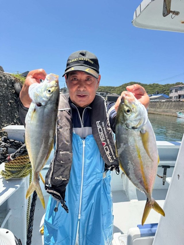 シマアジ