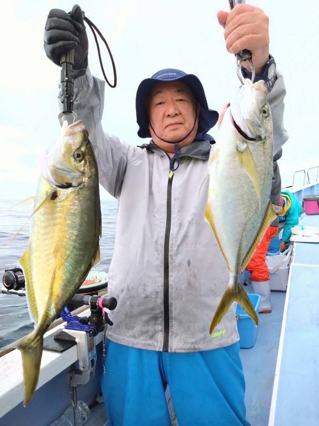 シマアジ