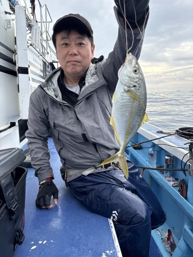 シマアジ