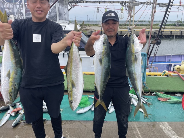 イナダ(ブリ)