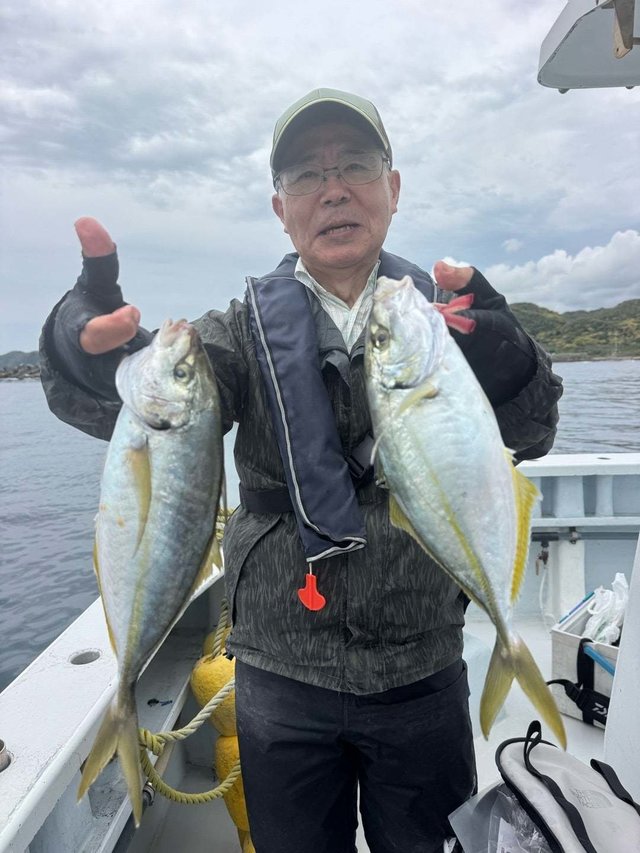 シマアジ