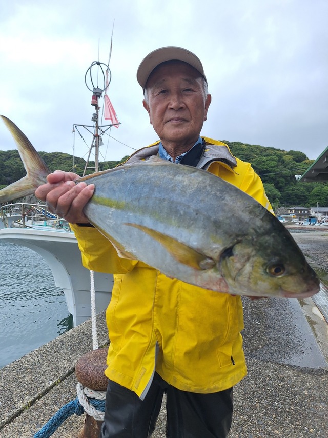 シマアジ
