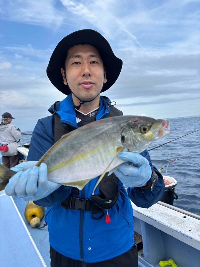 シマアジ