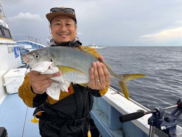 シマアジ
