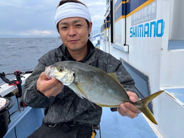 シマアジ