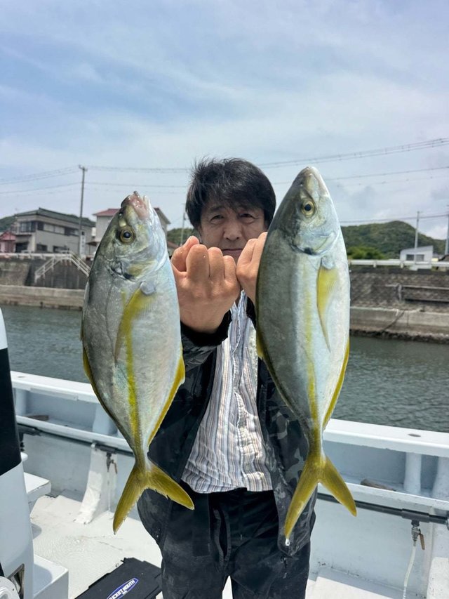 シマアジ