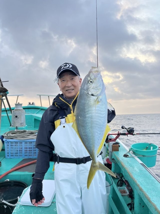 シマアジ