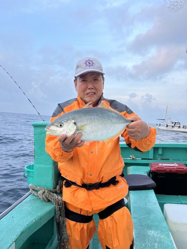 シマアジ